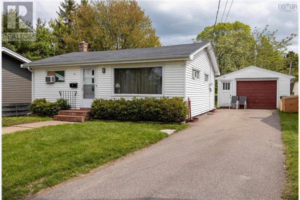 10 Webster Lane, Truro