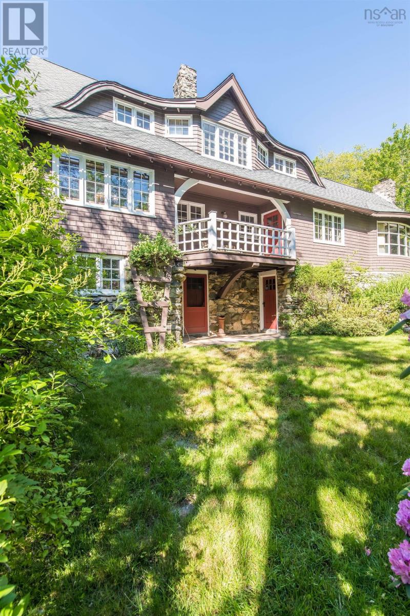 23 Golf Links Drive