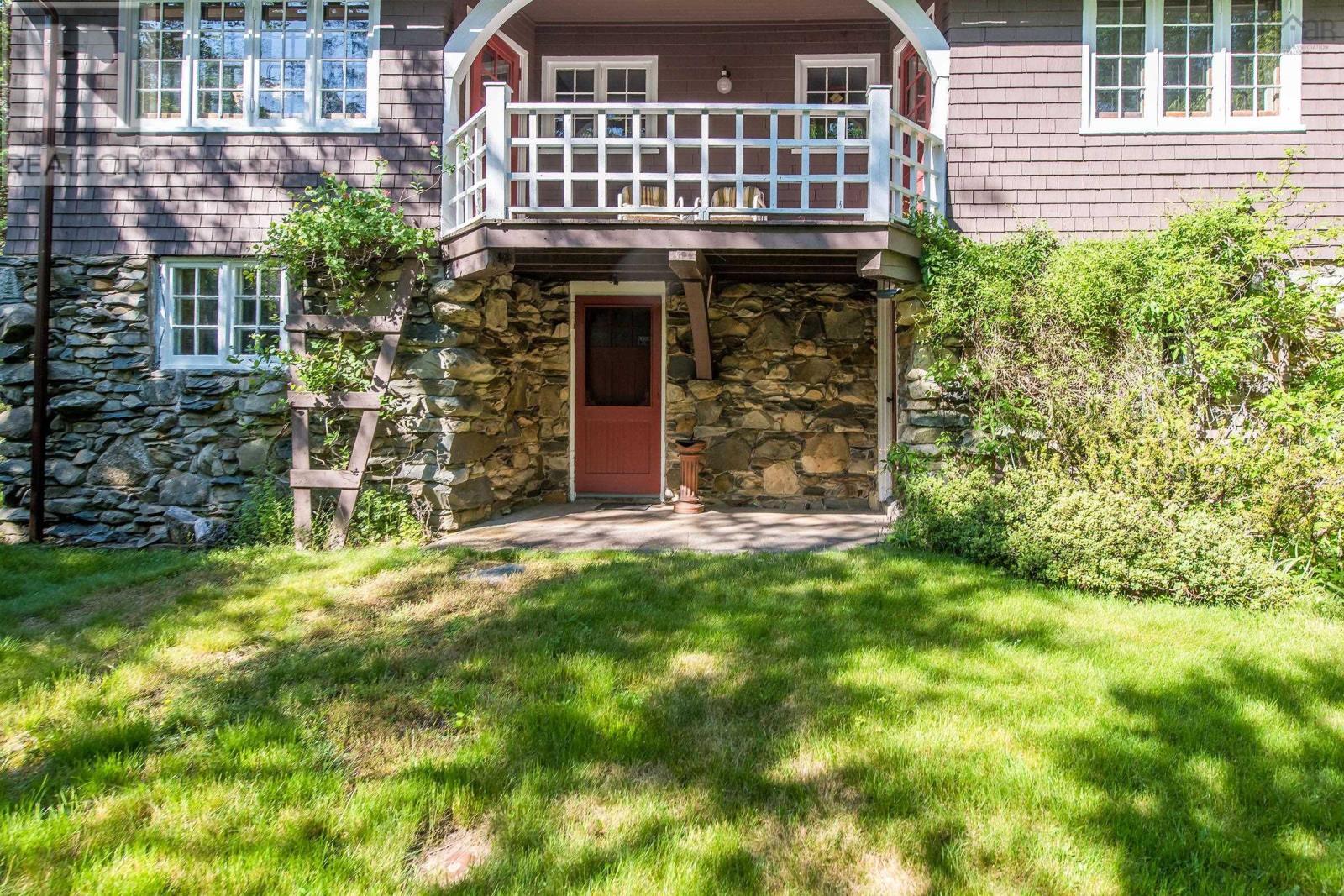 23 Golf Links Drive