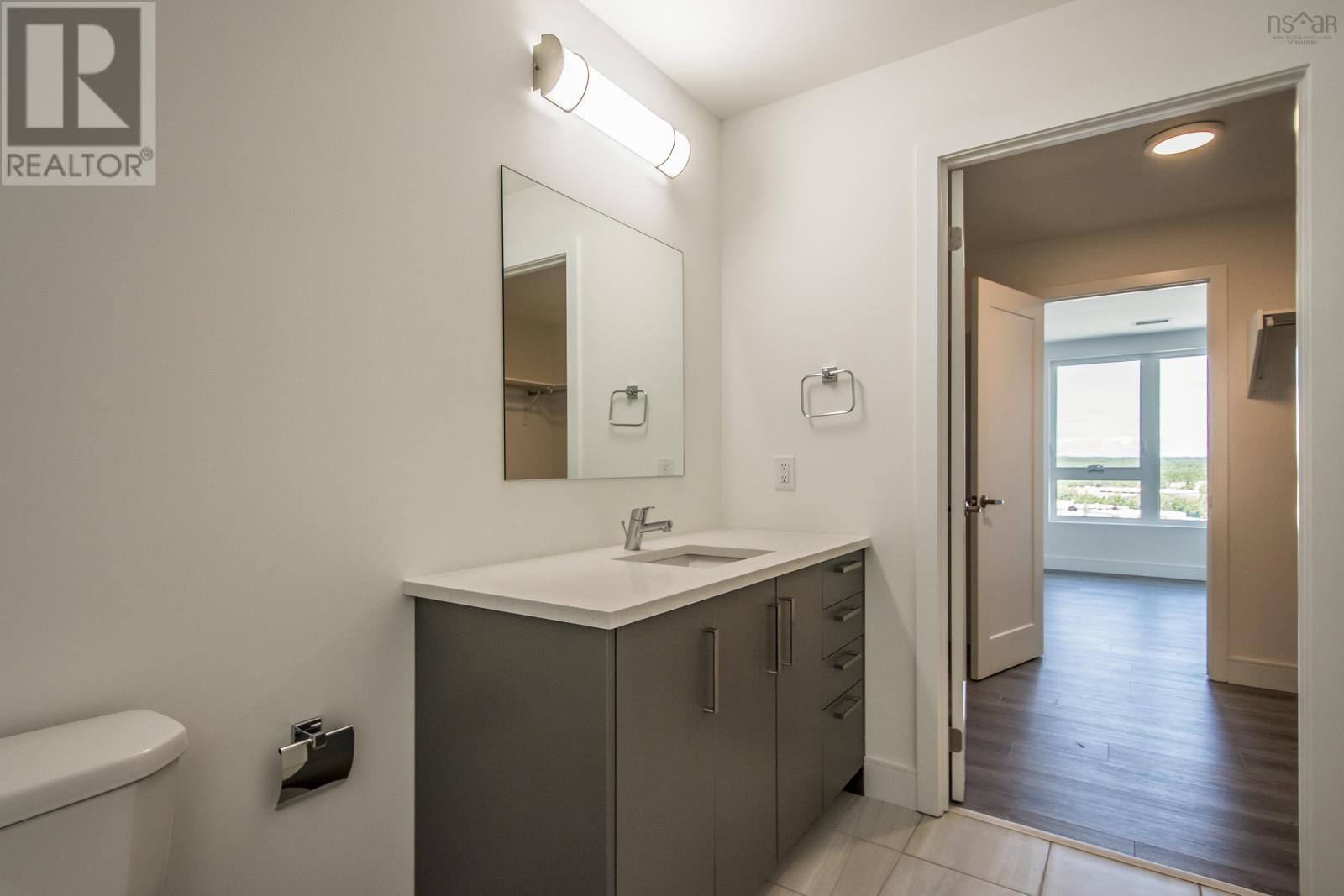 1504 72 Seapoint Road, #1504