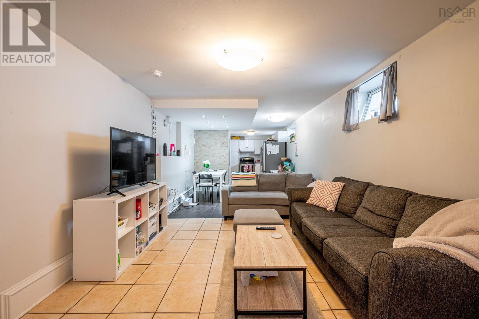 1664-1666-1668 LARCH Street