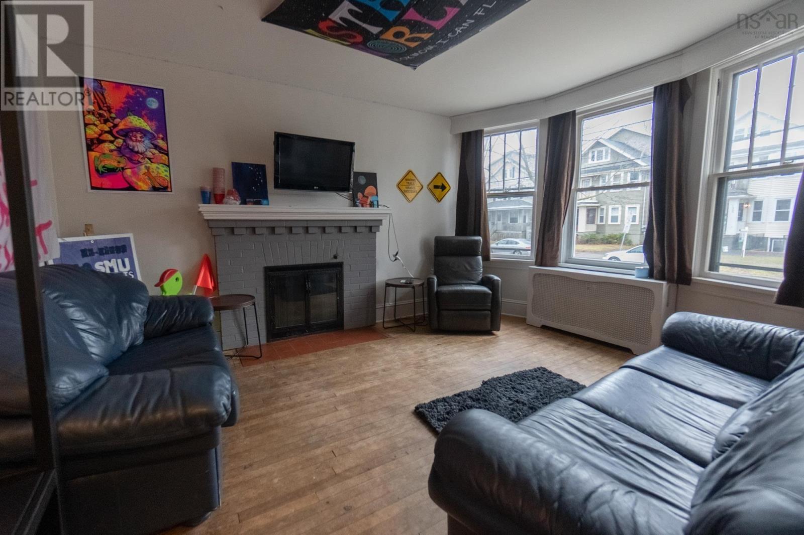 1664-1666-1668 LARCH Street