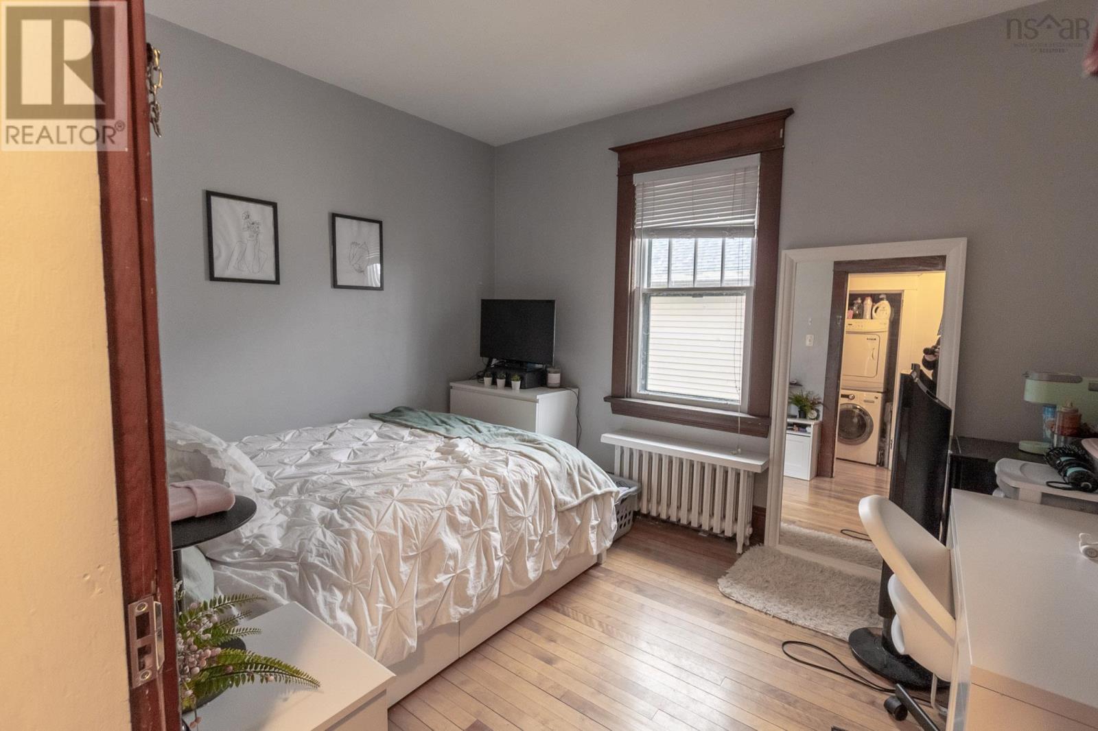 1664-1666-1668 LARCH Street