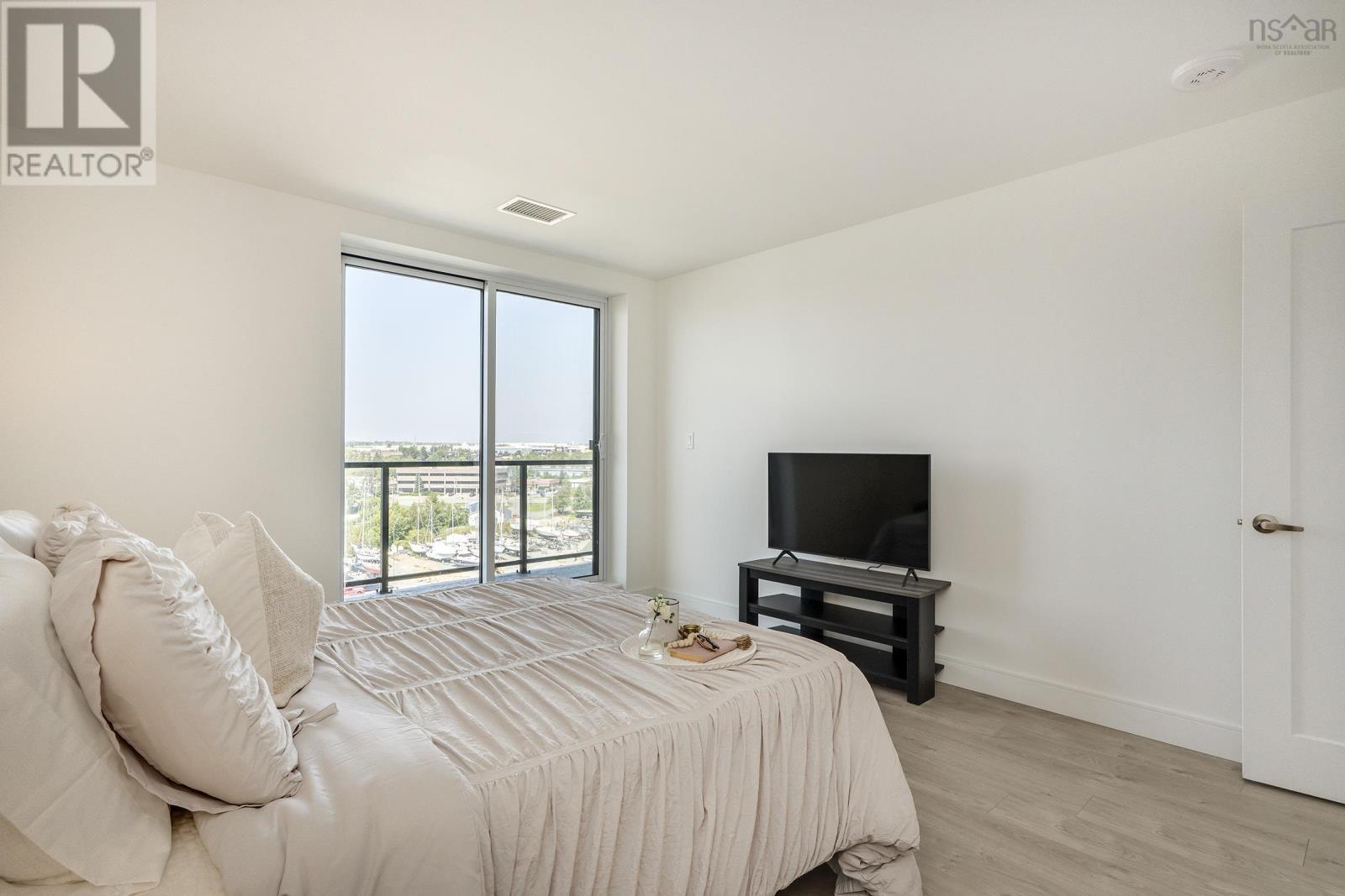 803 72 Seapoint Road, #803