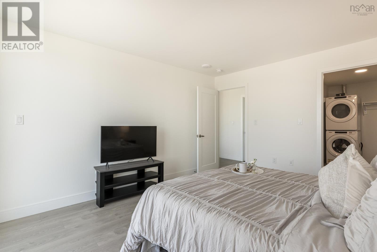 803 72 Seapoint Road, #803