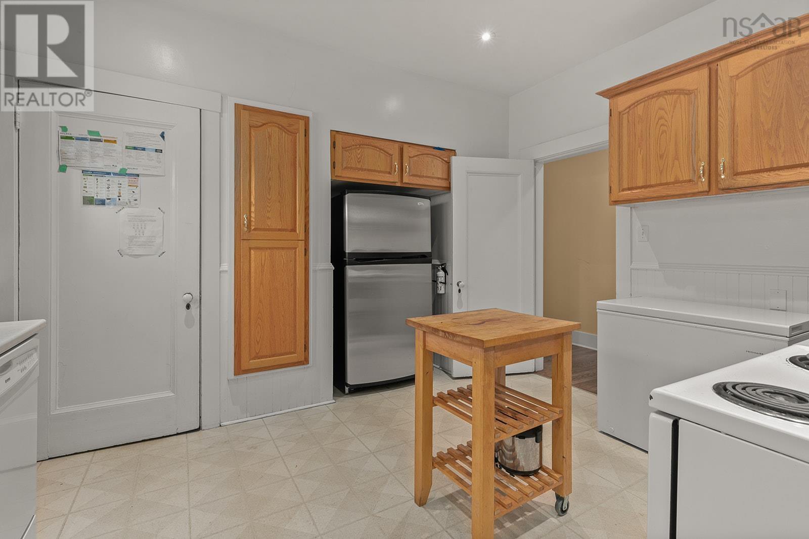 1645 Oxford Street|1647 Oxford Street