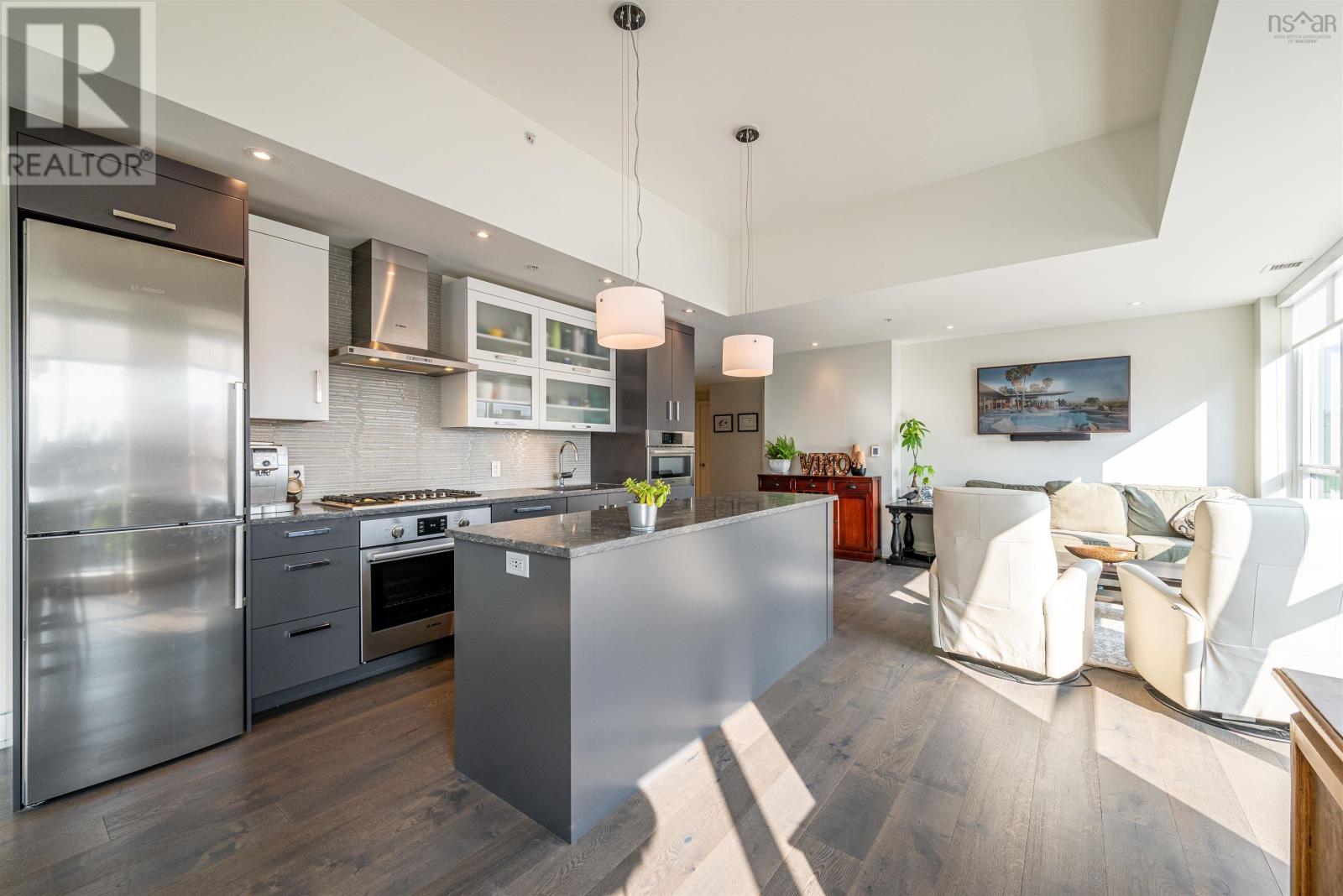516 1585 South Park Street, #516