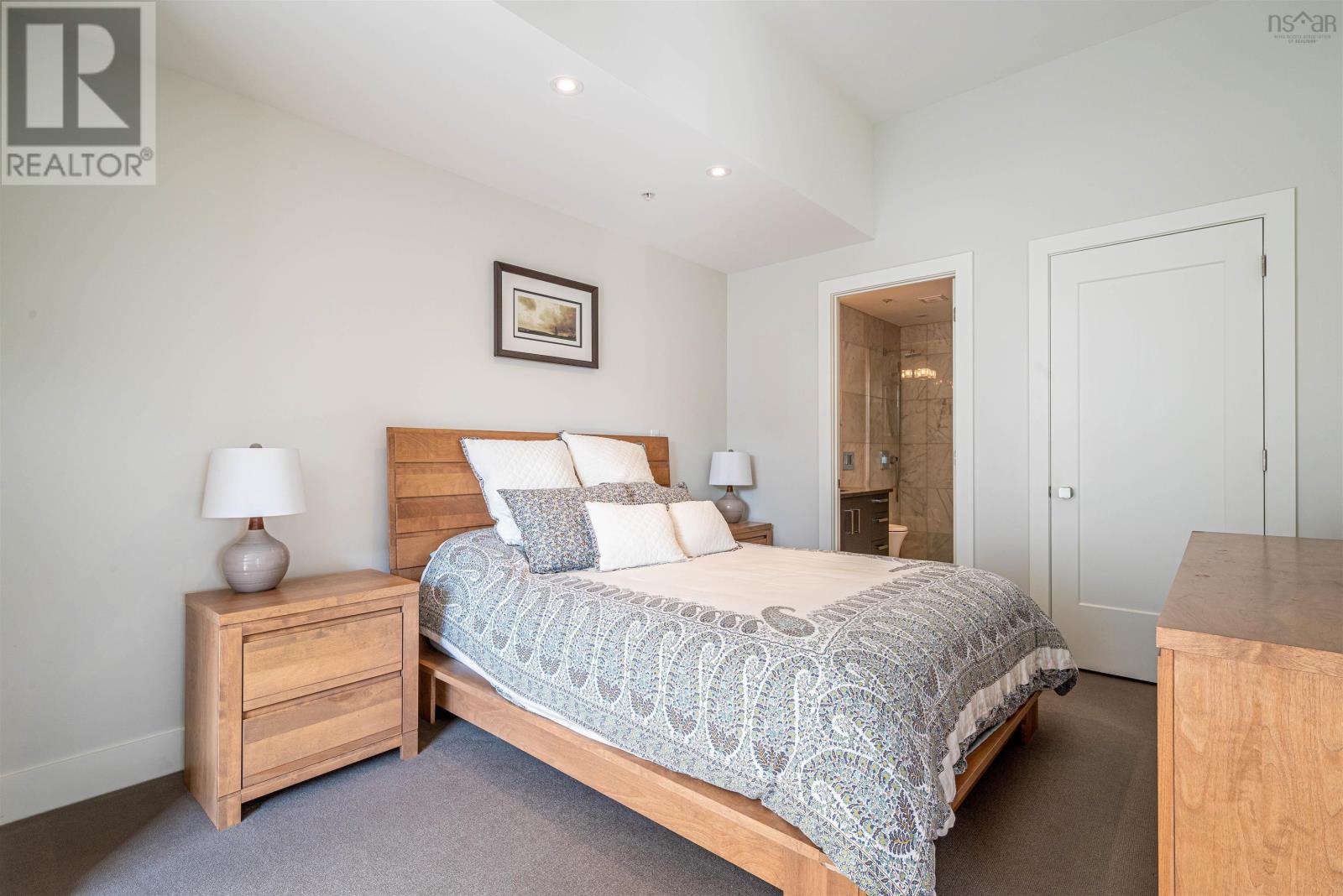 516 1585 South Park Street, #516