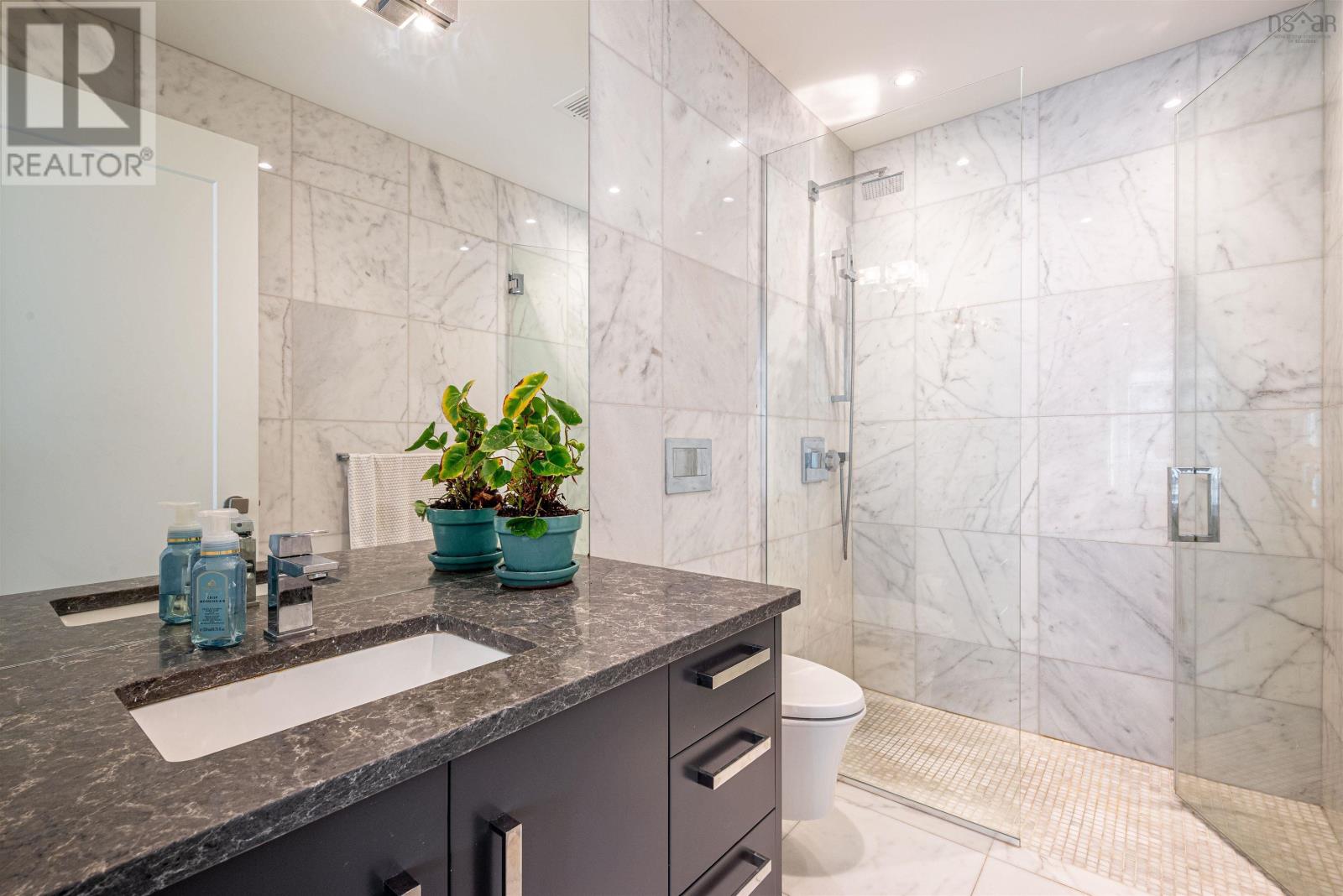 516 1585 South Park Street, #516