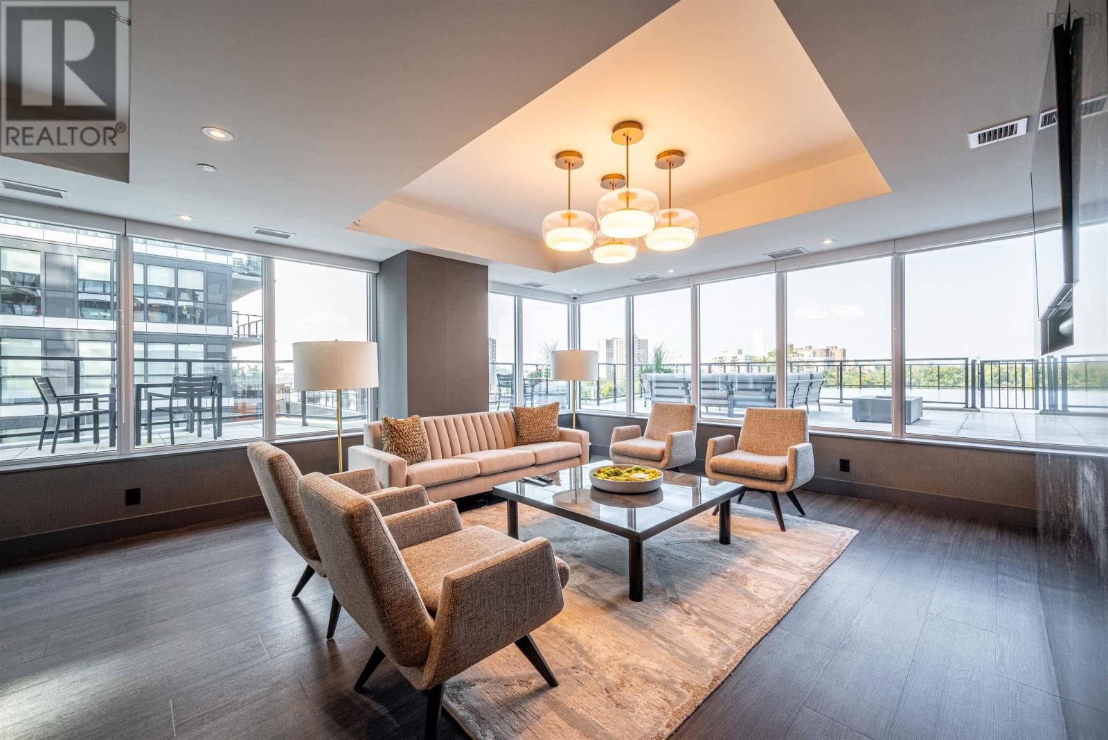 516 1585 South Park Street, #516