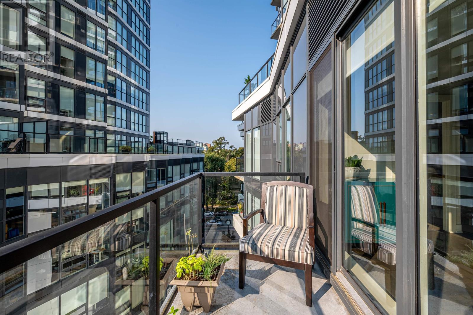 516 1585 South Park Street, #516