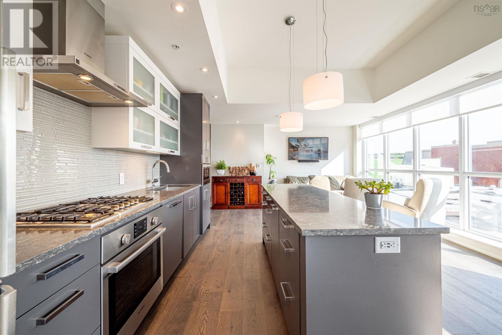 516 1585 South Park Street, #516