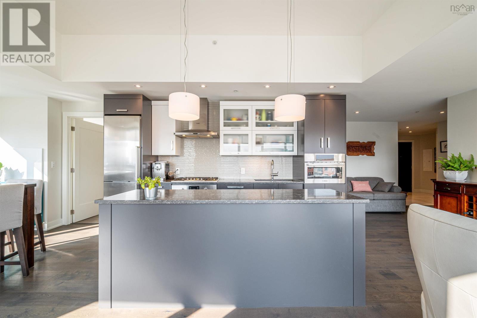 516 1585 South Park Street, #516