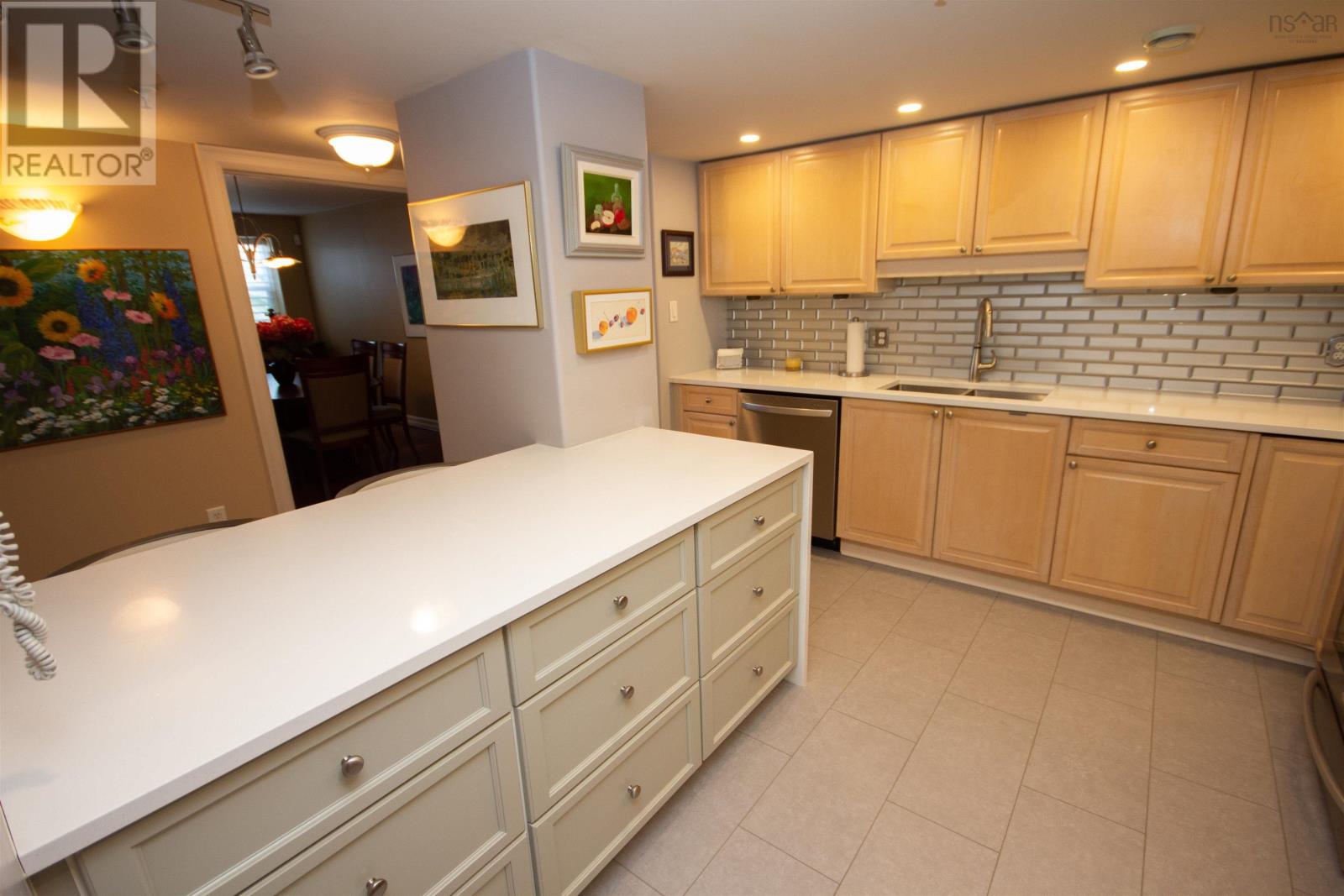 110 429 Parkland Drive, #110