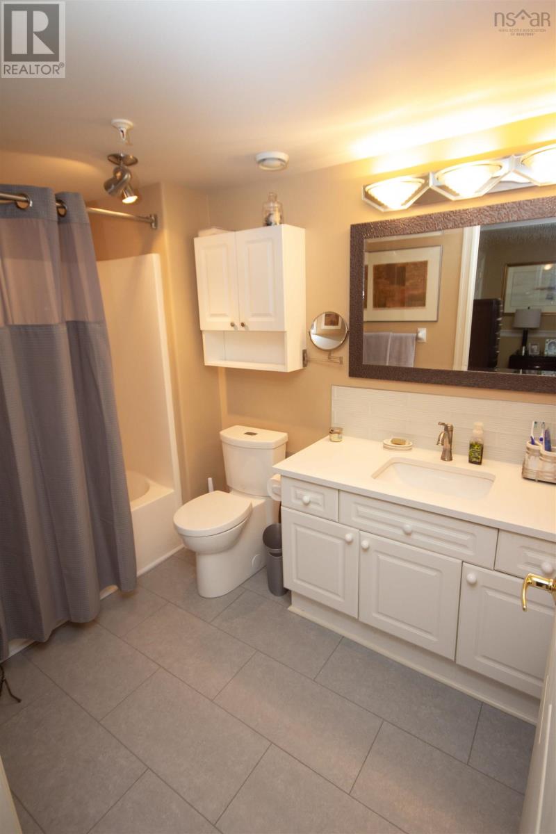 110 429 Parkland Drive, #110