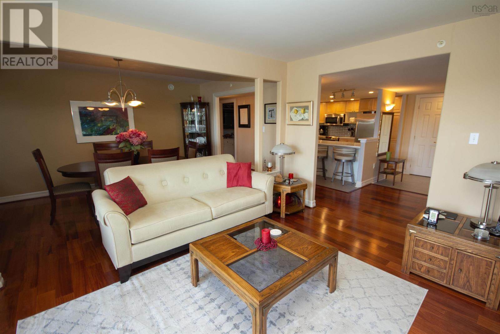 110 429 Parkland Drive, #110