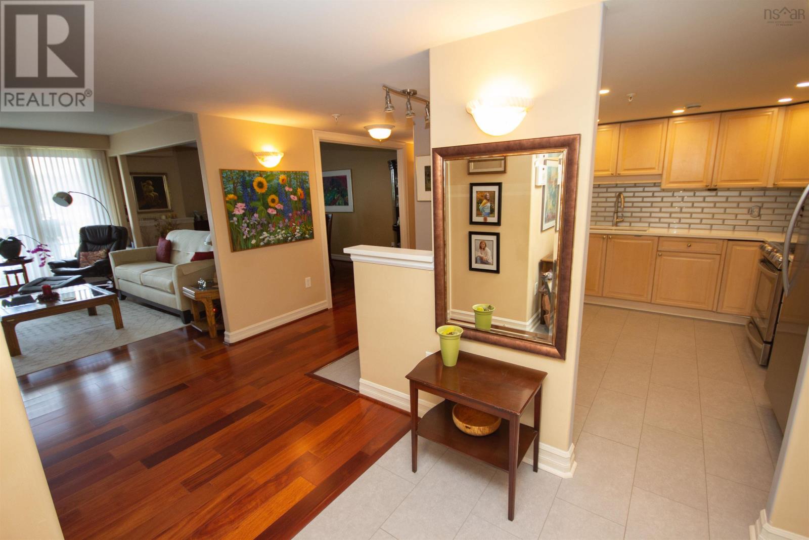 110 429 Parkland Drive, #110