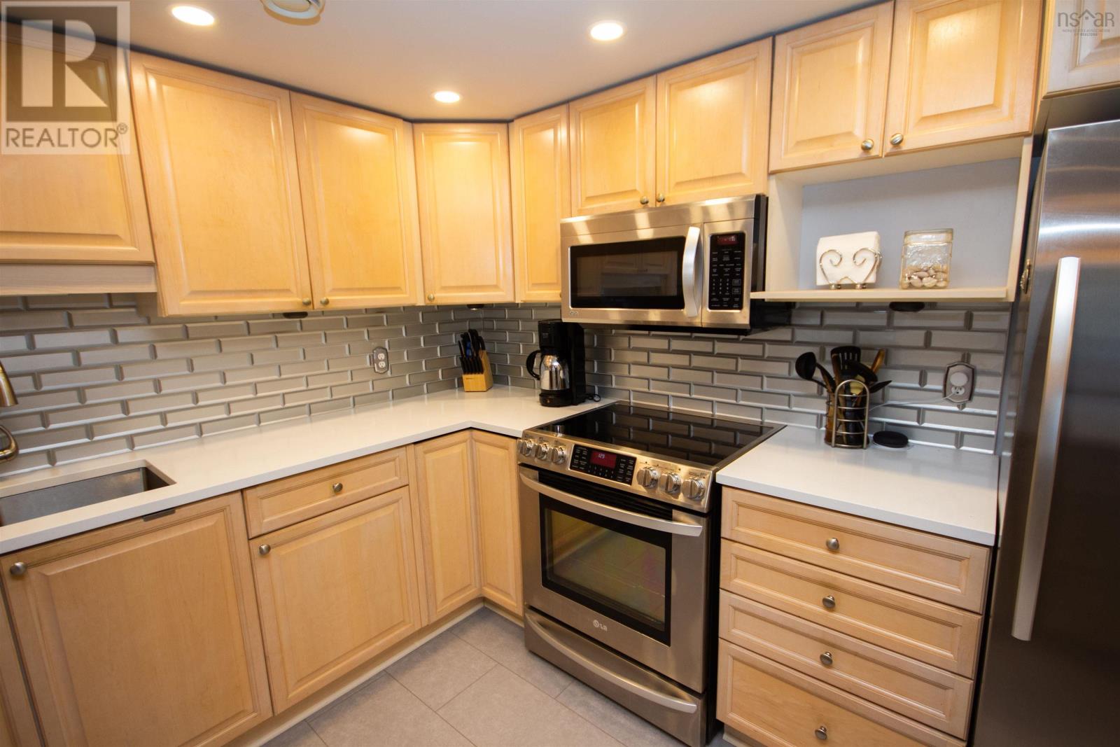 110 429 Parkland Drive, #110