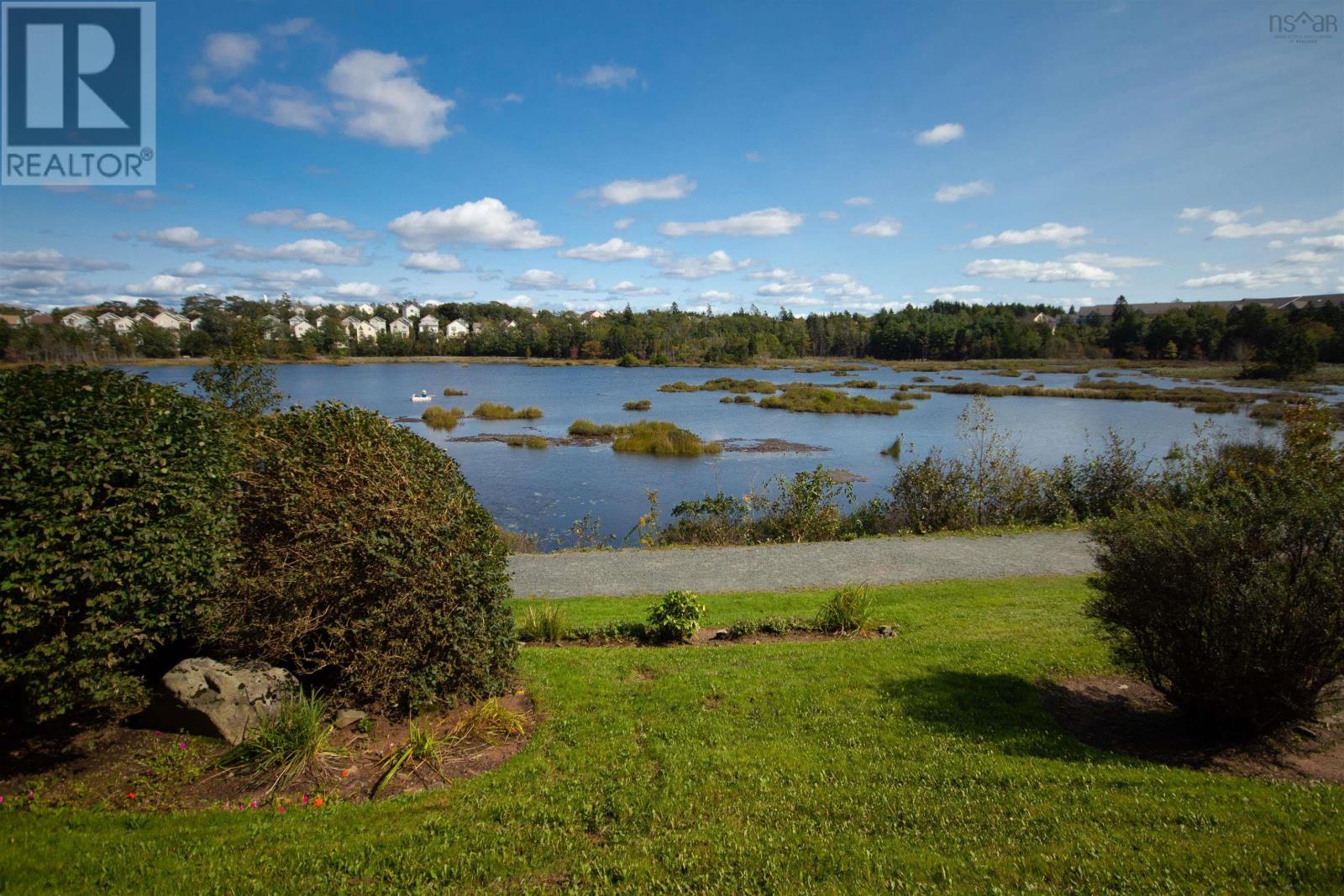 110 429 Parkland Drive, #110