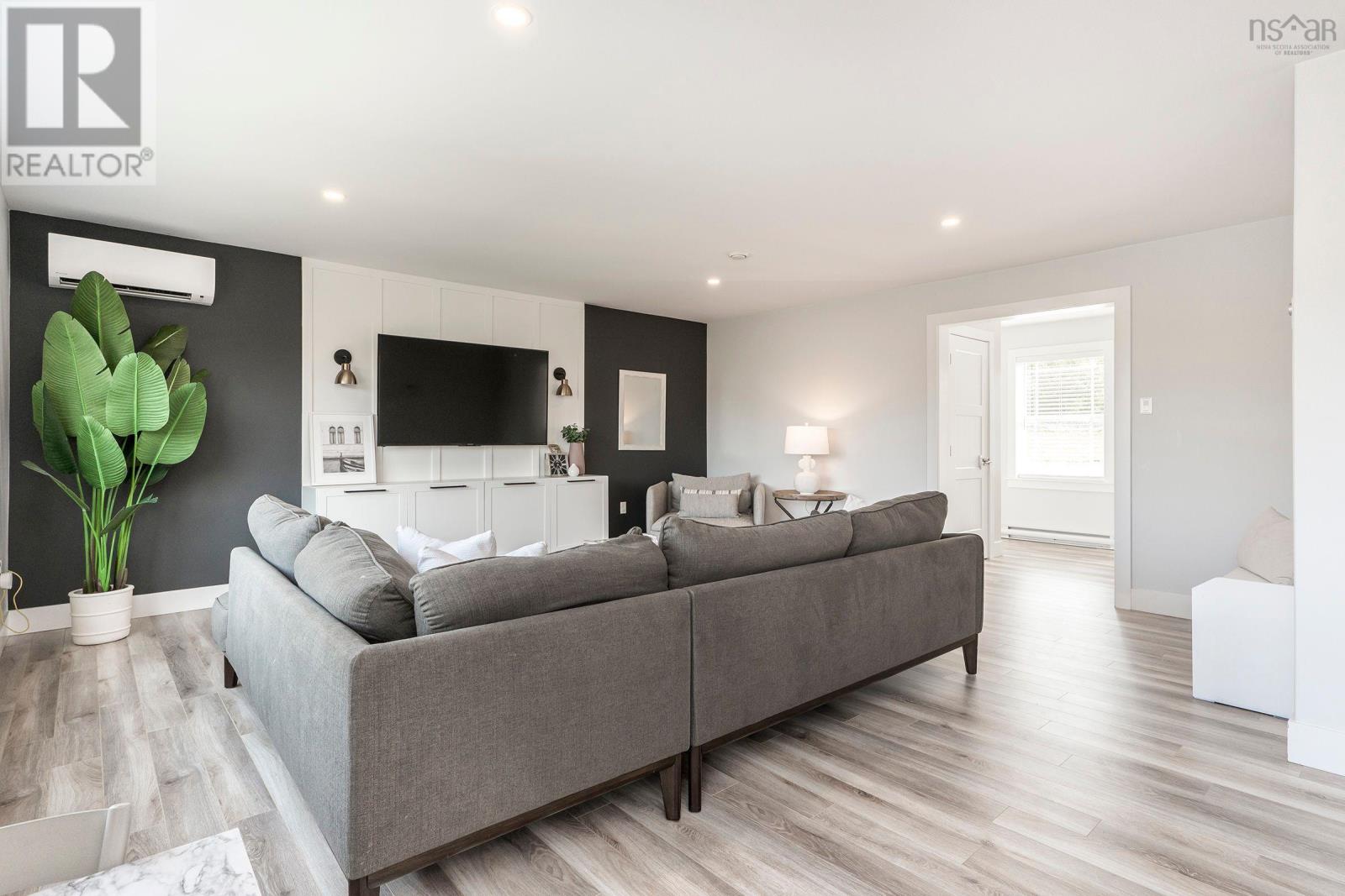 12 Barnham Court