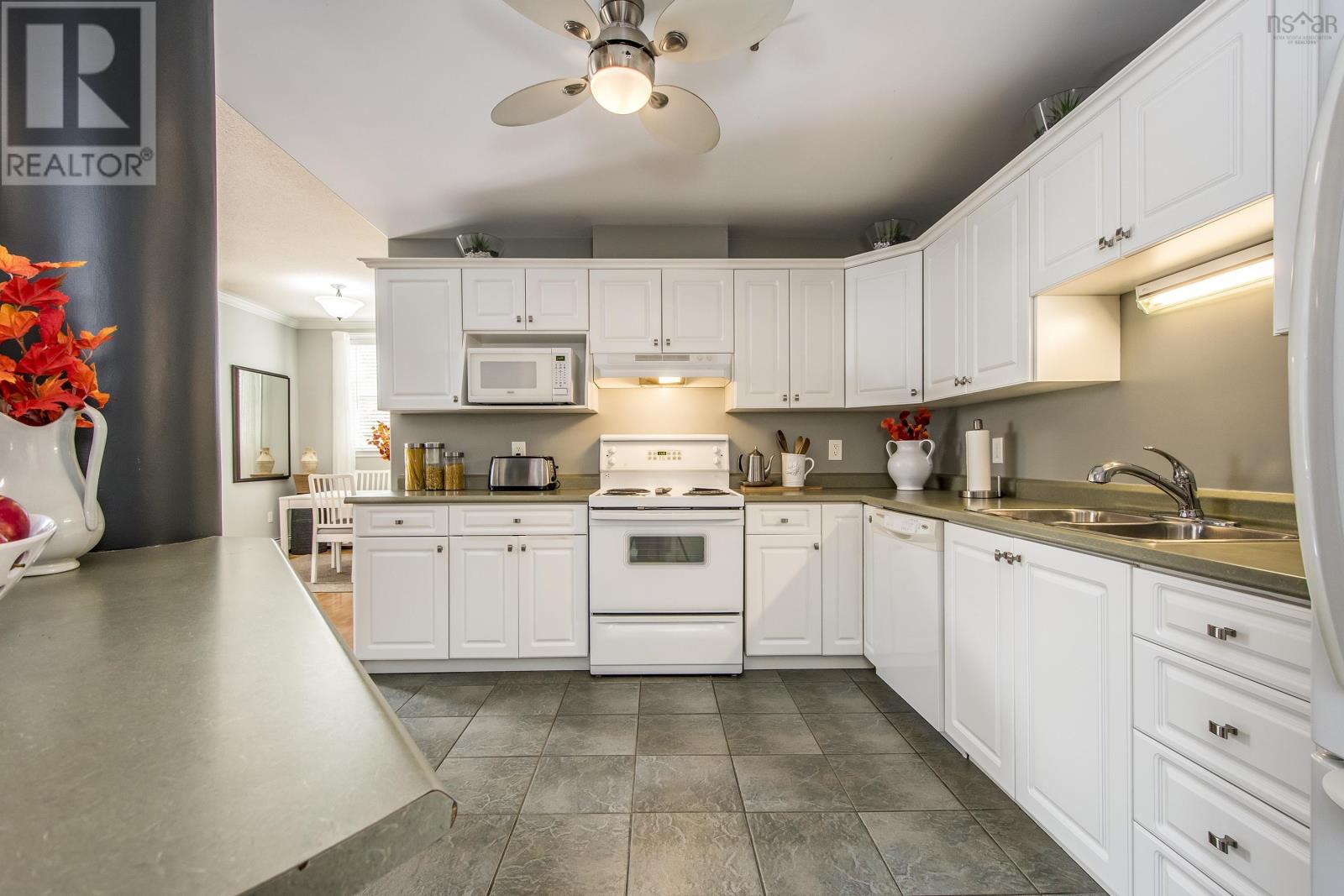 104 114 Regency Park Drive, #104