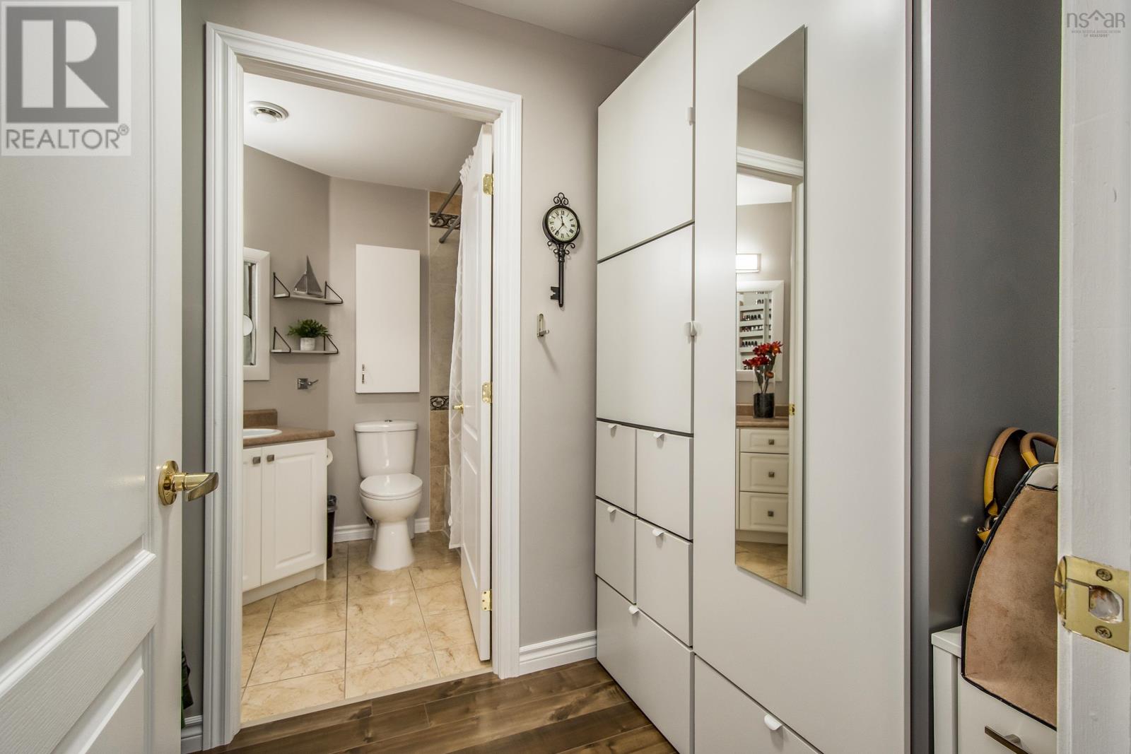 104 114 Regency Park Drive, #104