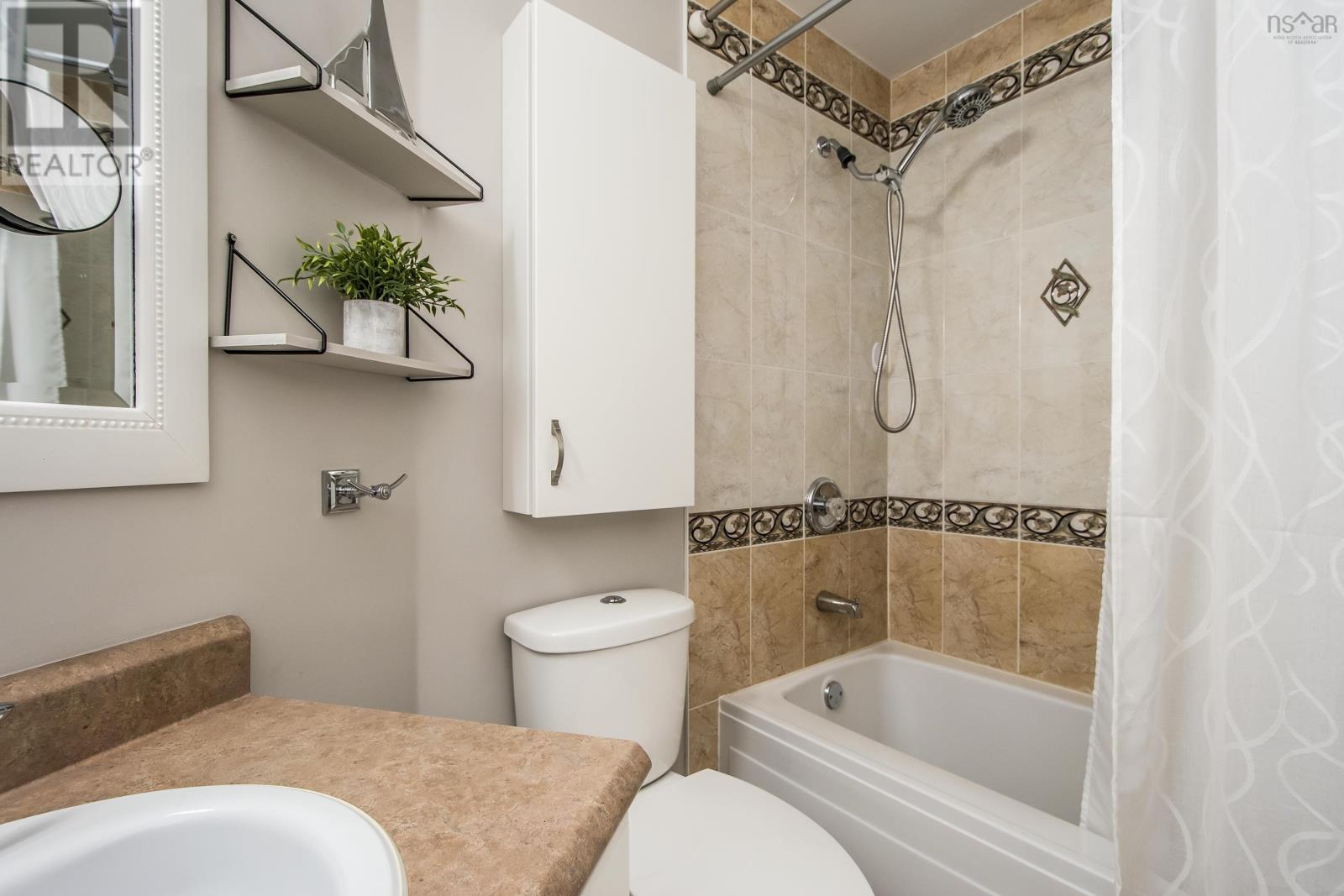 104 114 Regency Park Drive, #104
