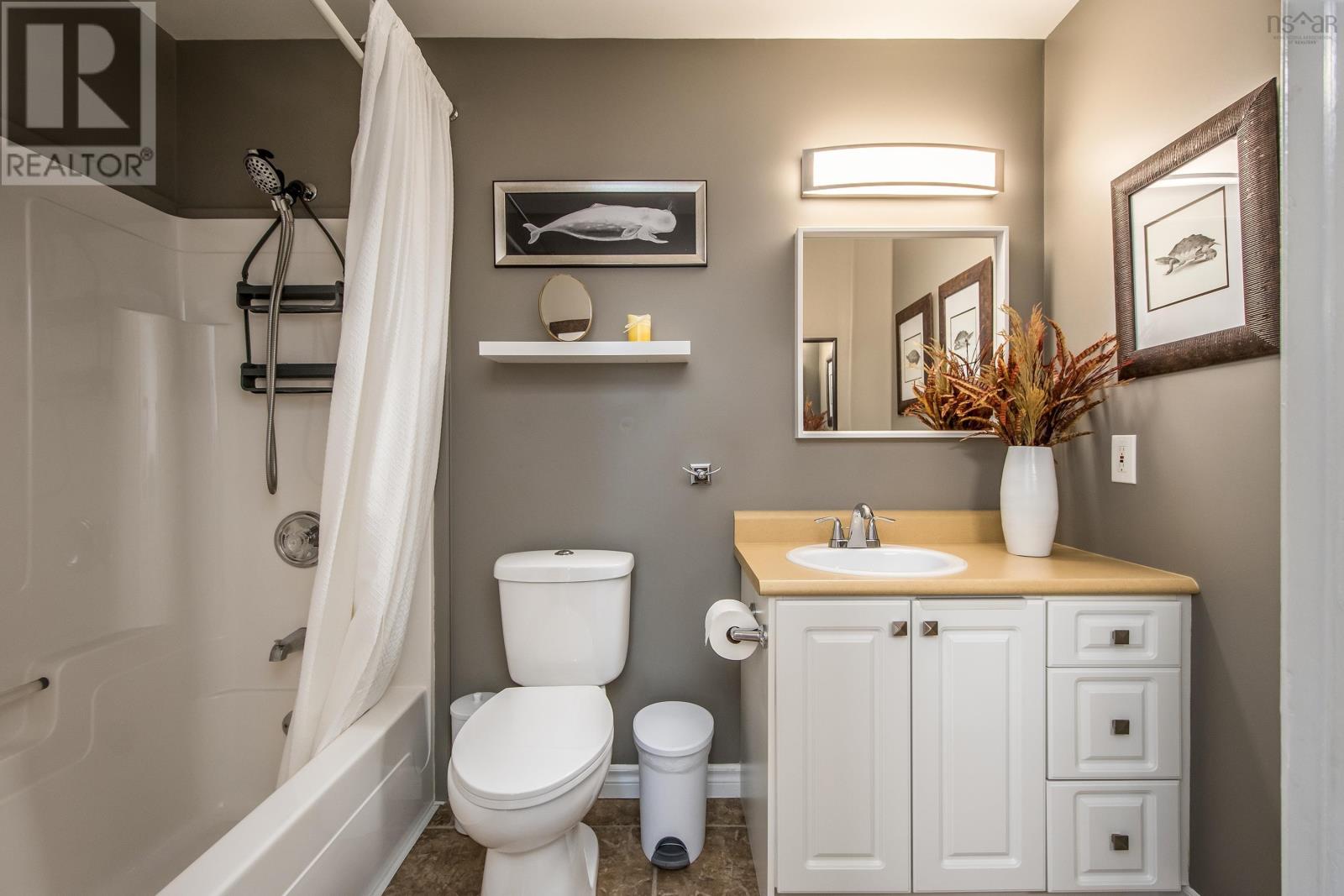 104 114 Regency Park Drive, #104
