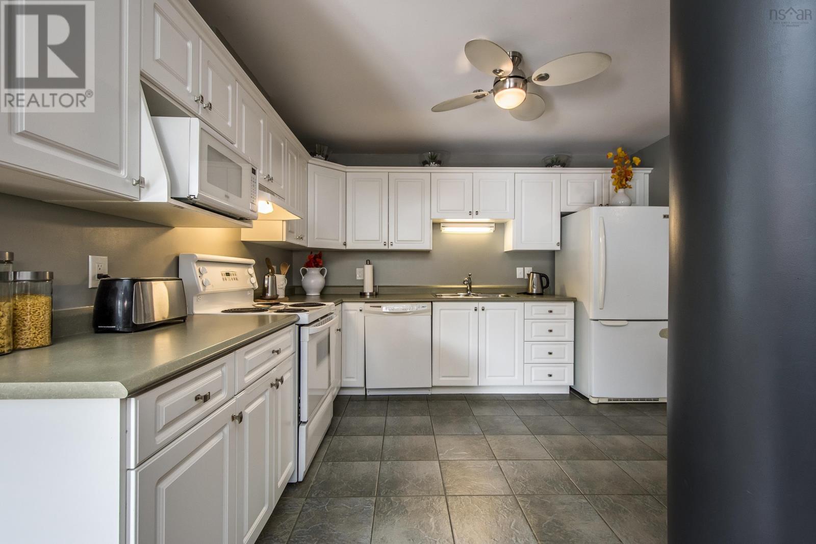 104 114 Regency Park Drive, #104