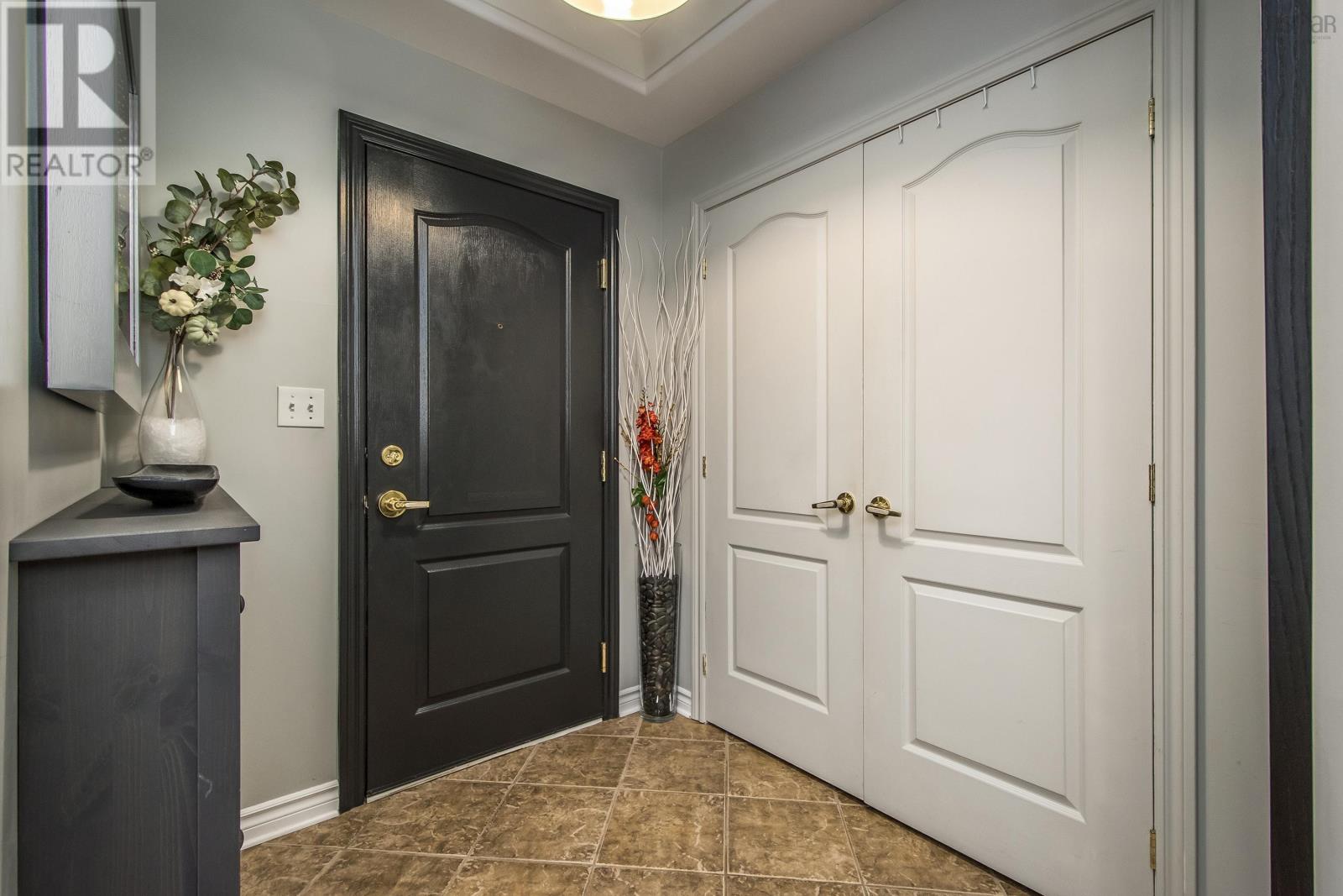 104 114 Regency Park Drive, #104
