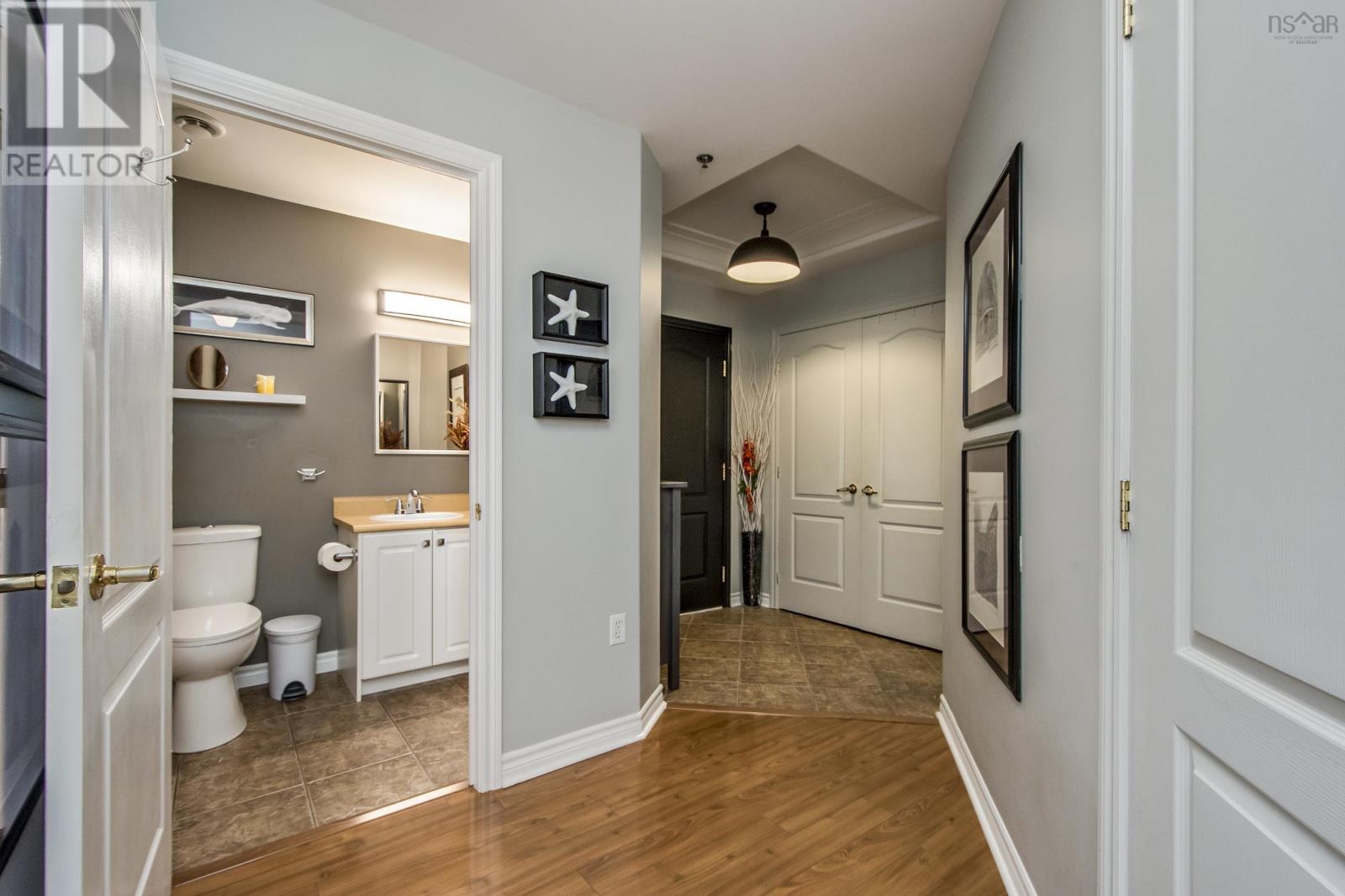 104 114 Regency Park Drive, #104