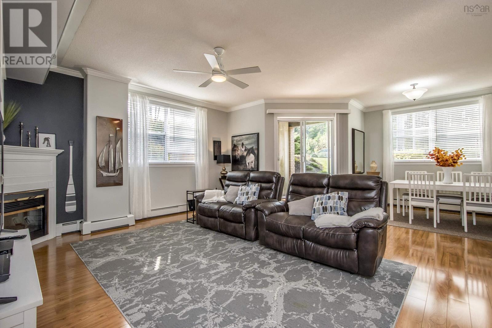 104 114 Regency Park Drive, #104