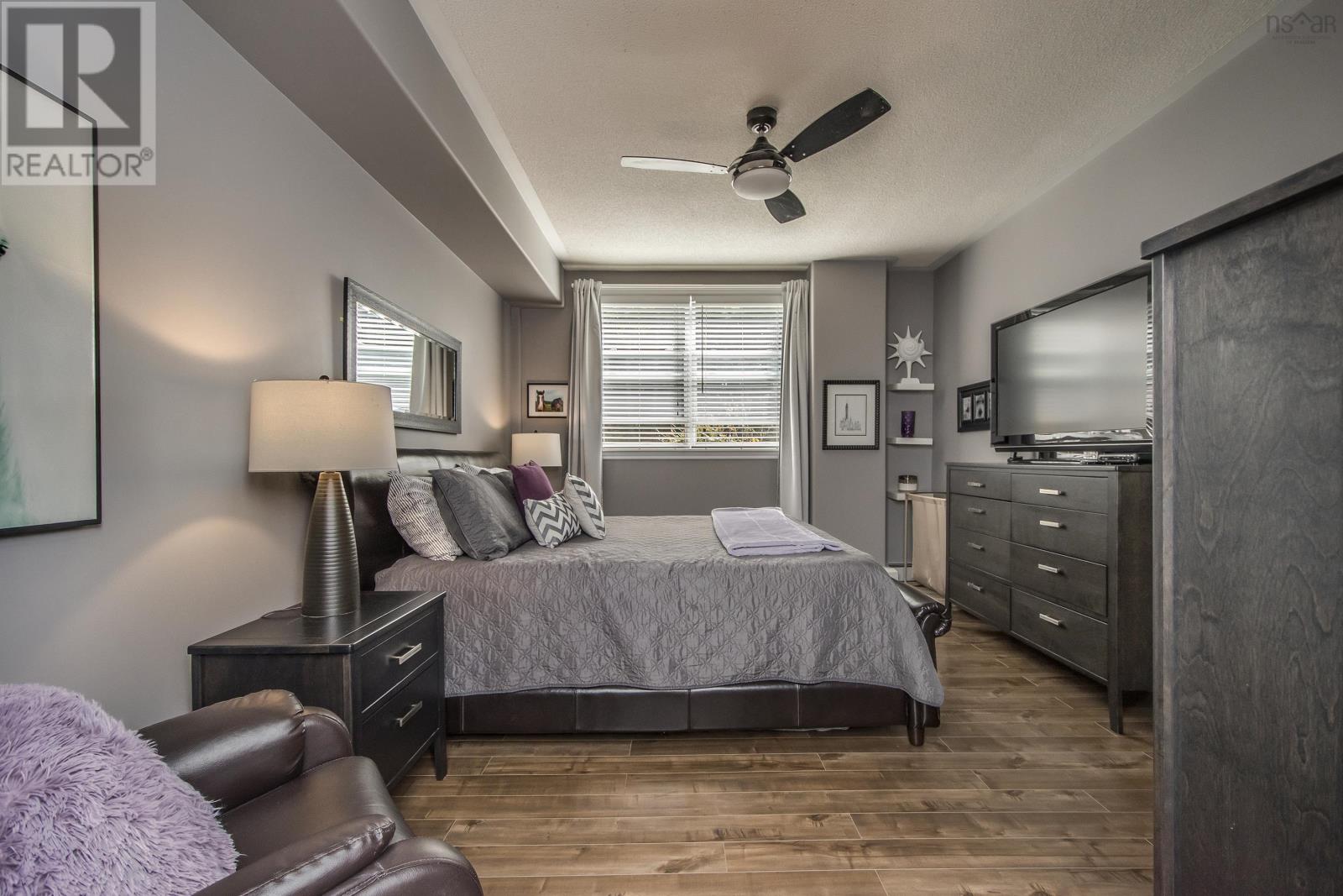 104 114 Regency Park Drive, #104
