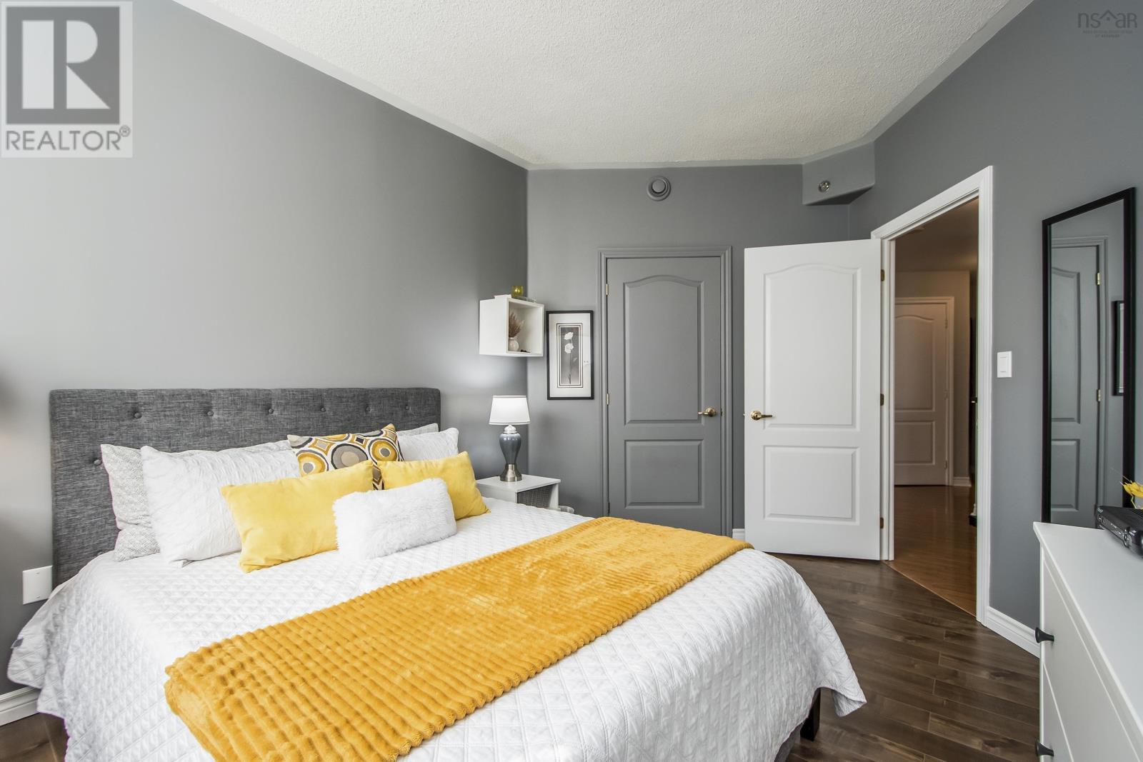 104 114 Regency Park Drive, #104
