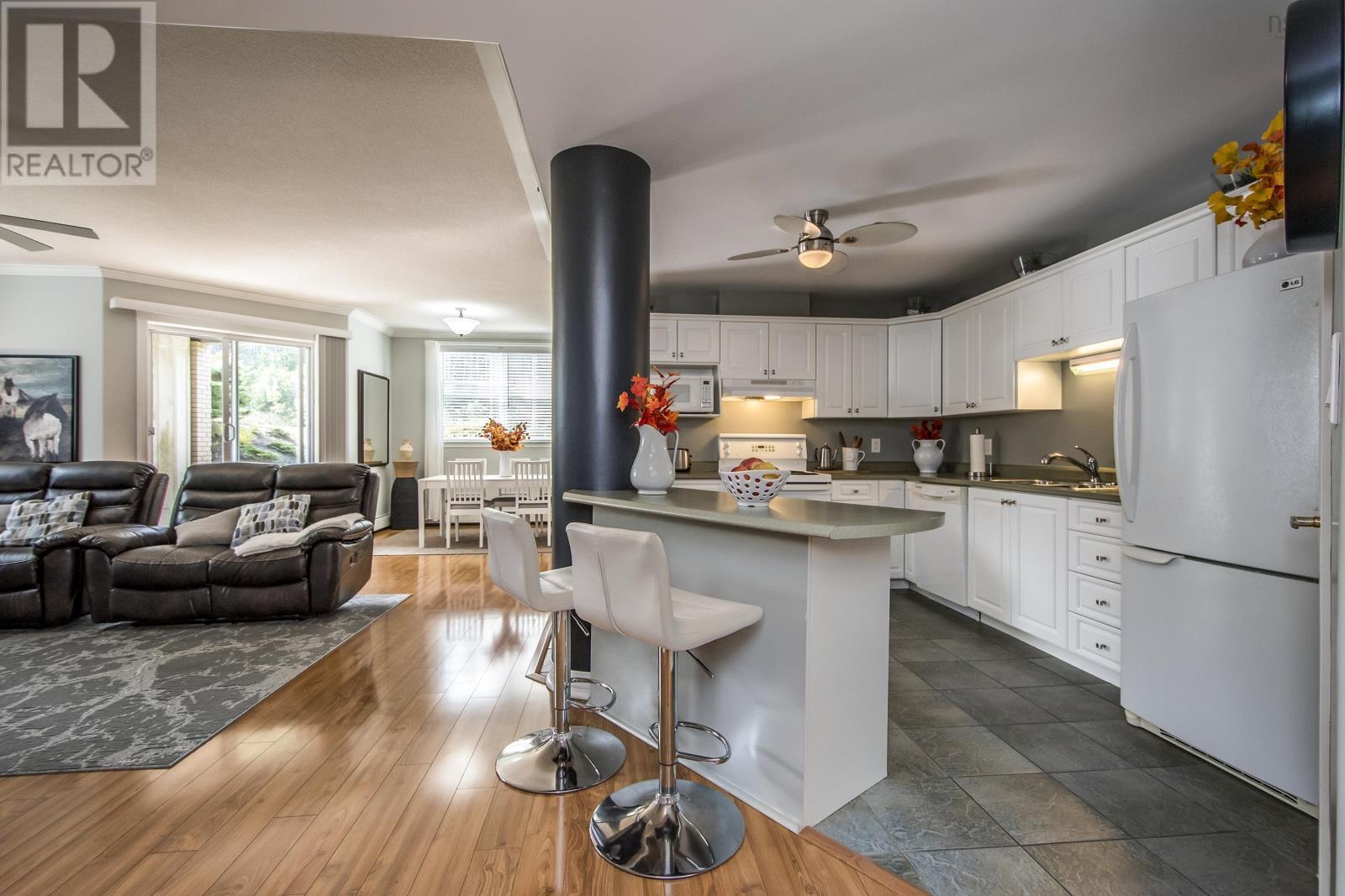 104 114 Regency Park Drive, #104