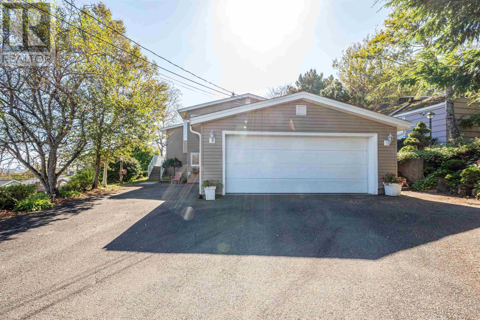 2 Oriole Street