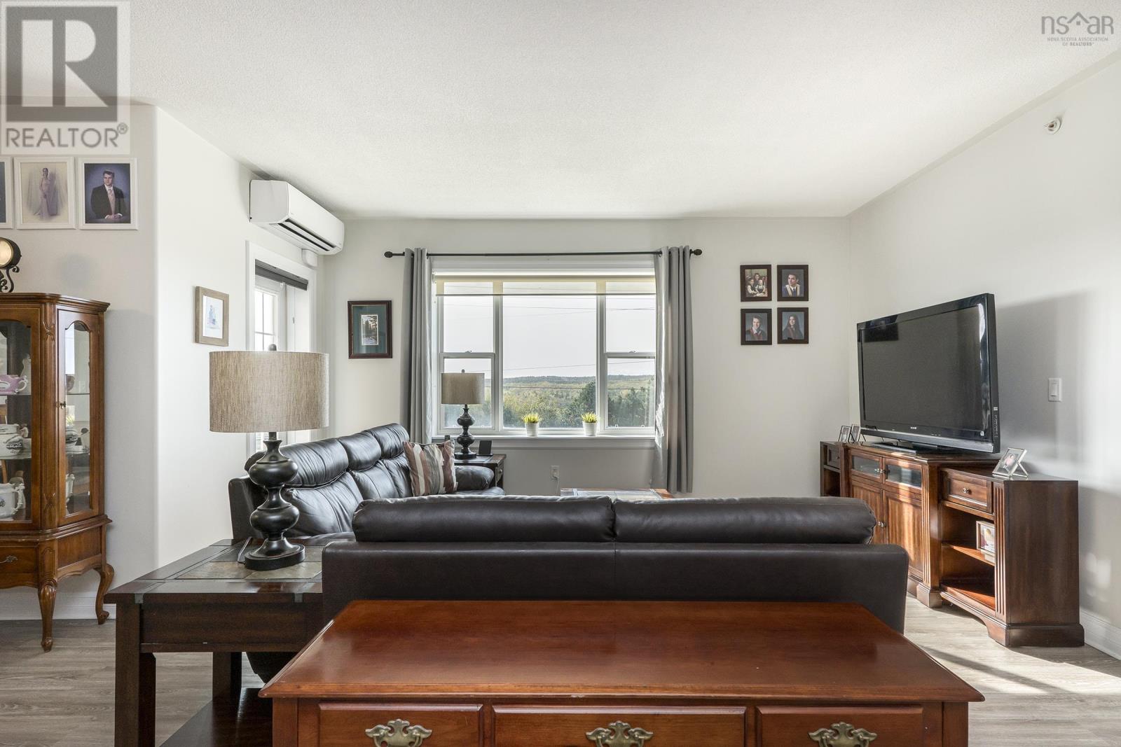 205 767 Parkland Drive, #205
