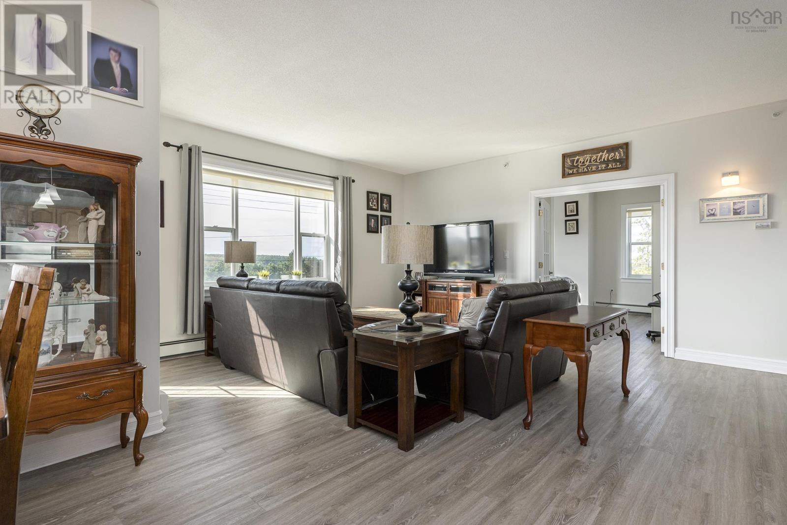 205 767 Parkland Drive, #205