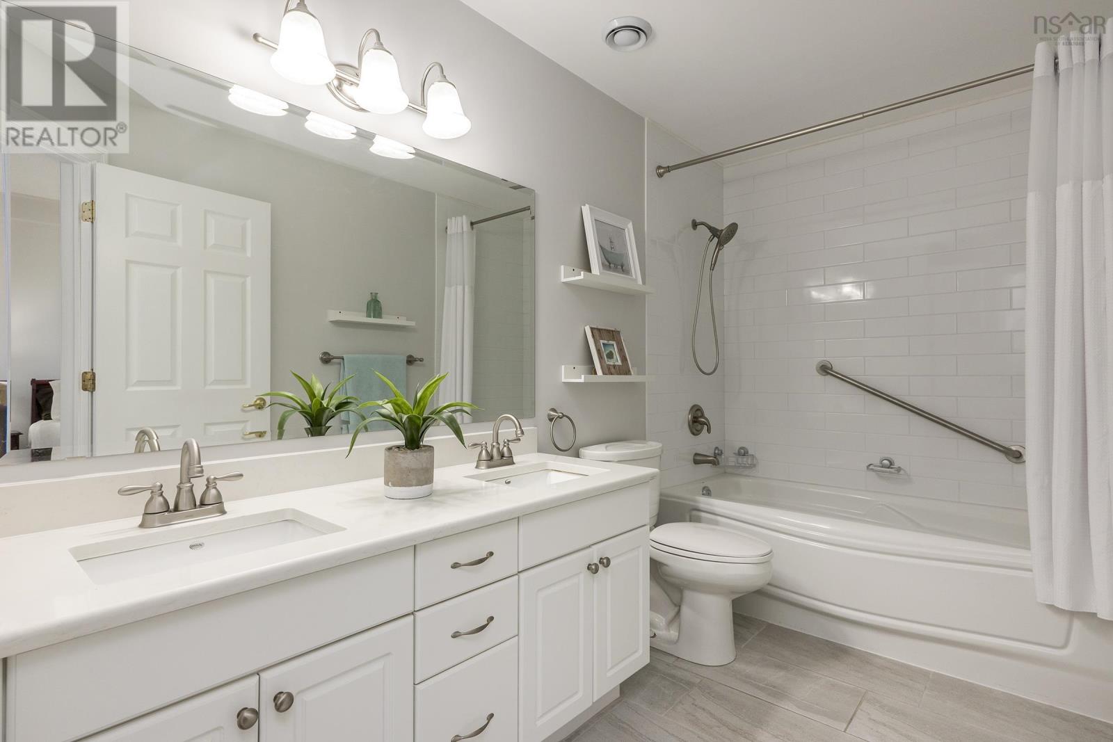 205 767 Parkland Drive, #205
