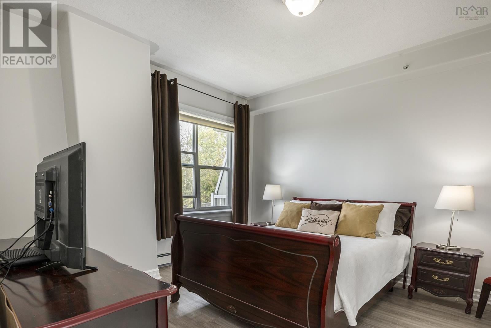 205 767 Parkland Drive, #205