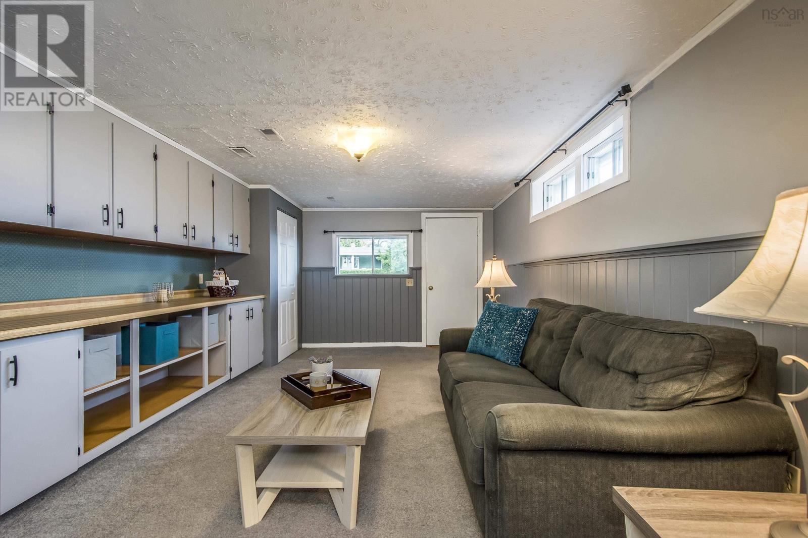 18 Cascade Drive