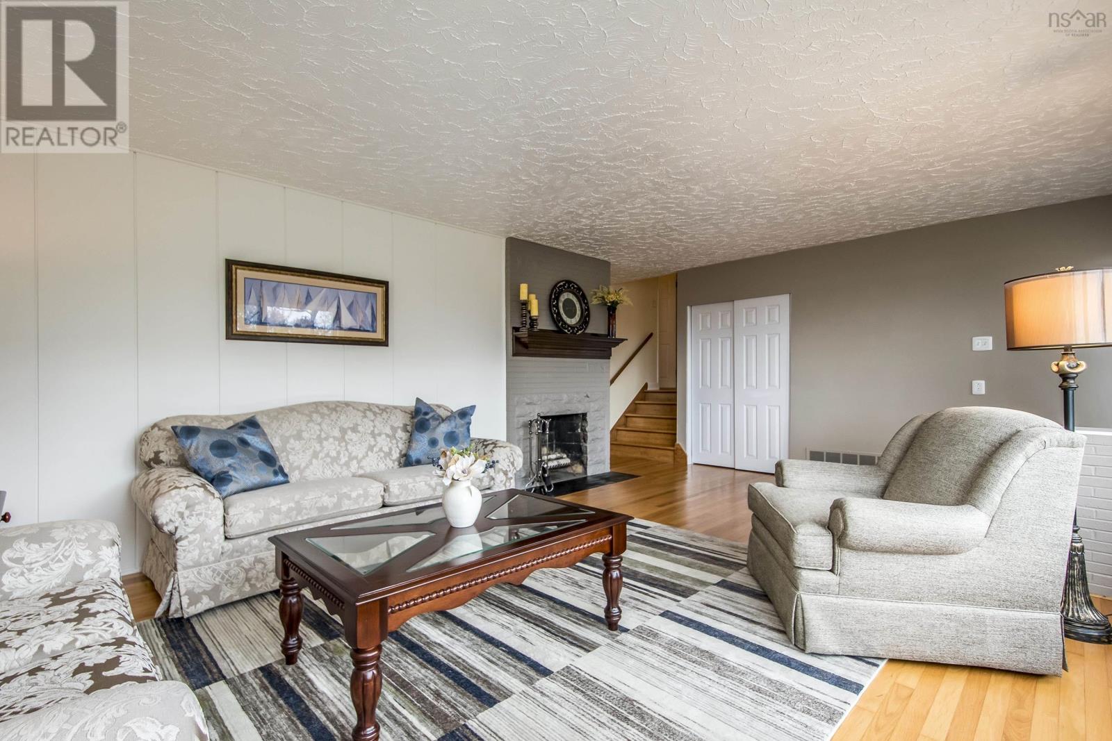 18 Cascade Drive