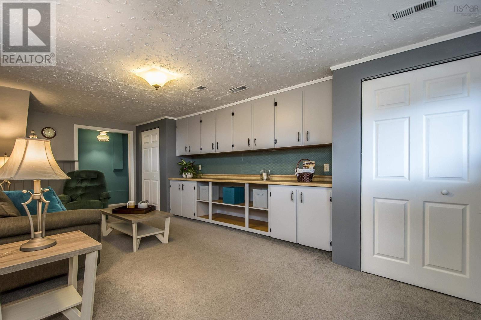 18 Cascade Drive