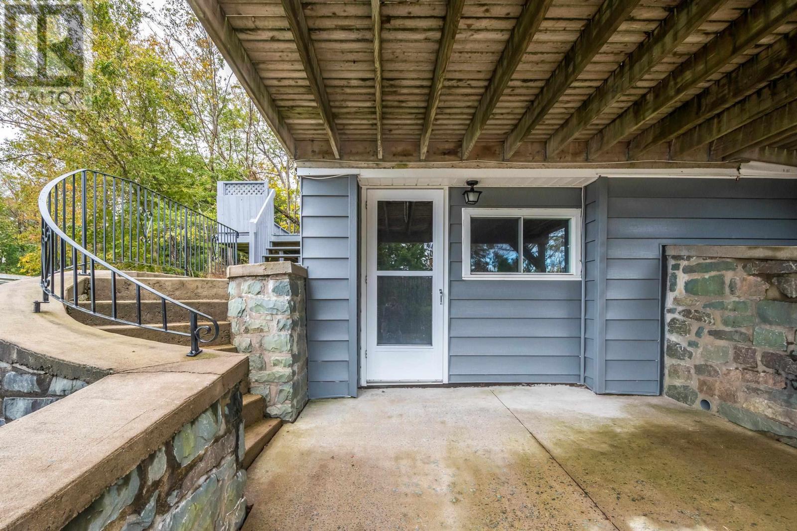 18 Cascade Drive