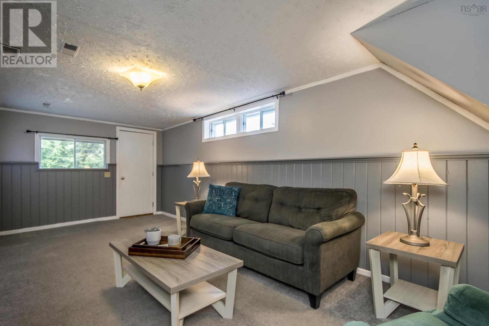 18 Cascade Drive