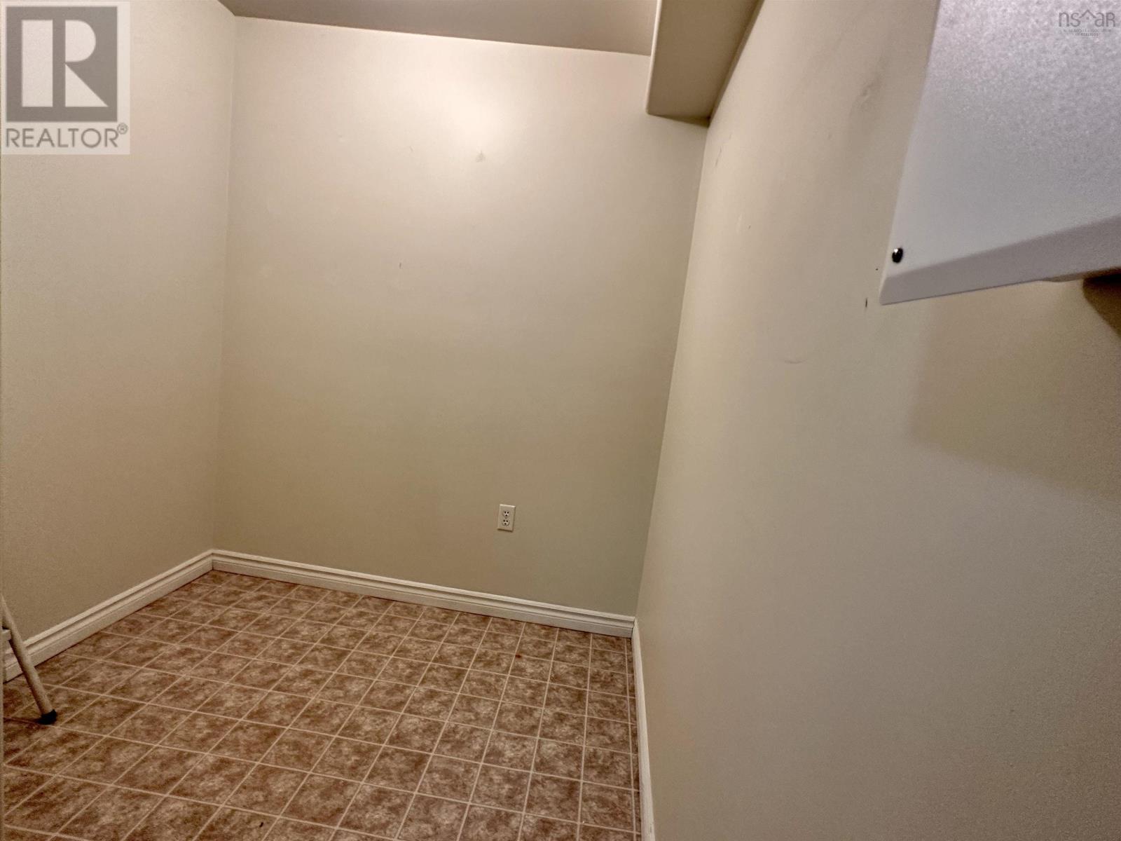 108 10 Regency Park Drive, #108