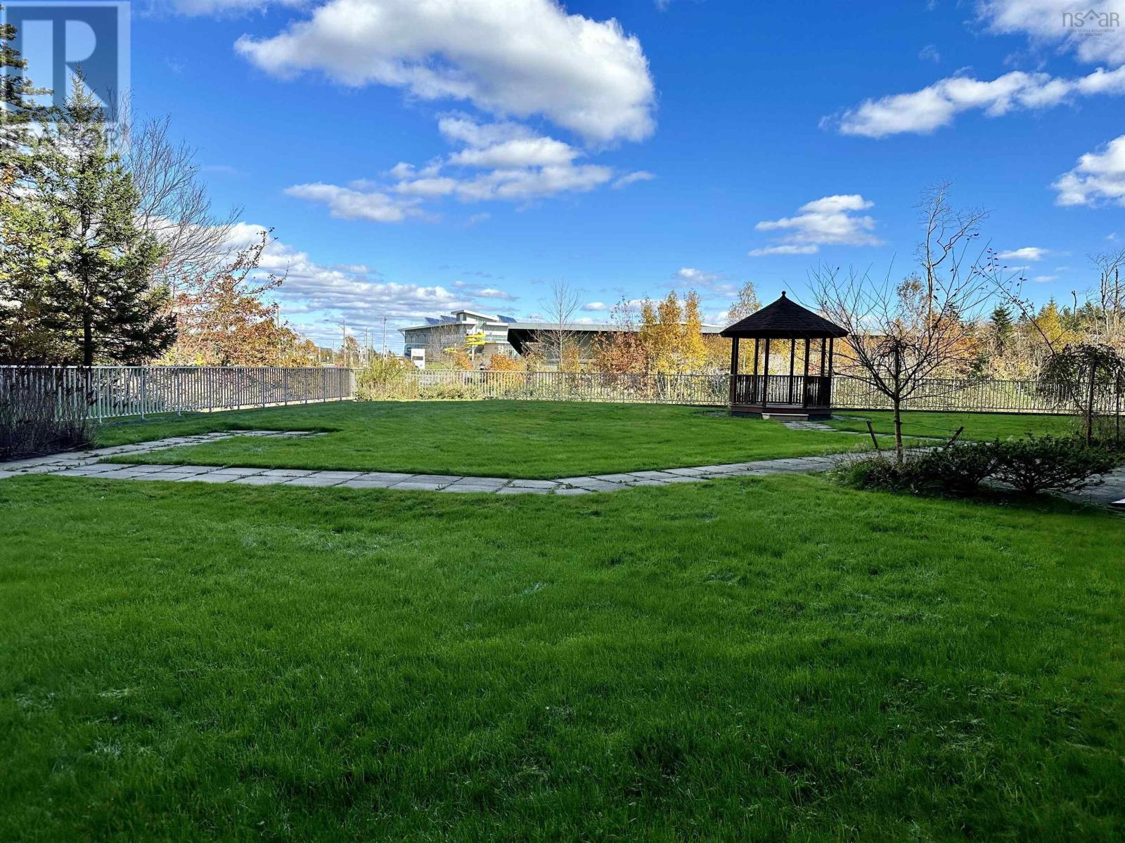 108 10 Regency Park Drive, #108