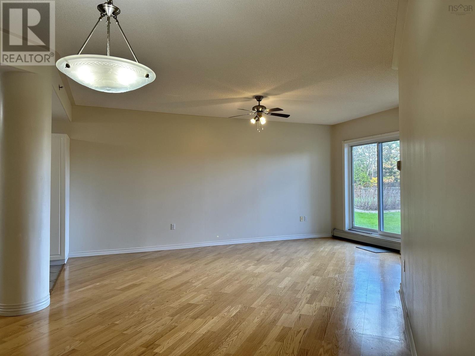 108 10 Regency Park Drive, #108
