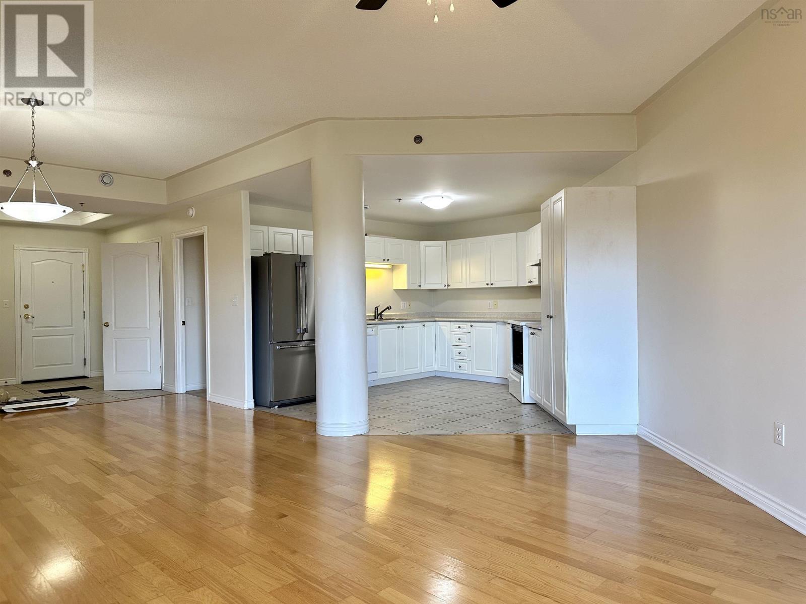 108 10 Regency Park Drive, #108