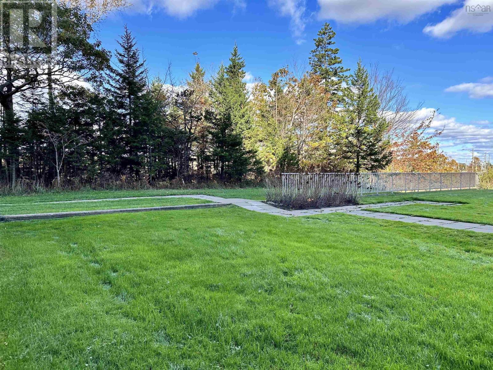 108 10 Regency Park Drive, #108